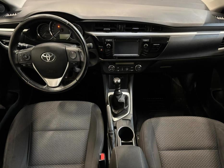 TOYOTA Corolla 2015