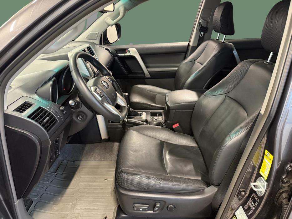 TOYOTA Land Cruiser 2012