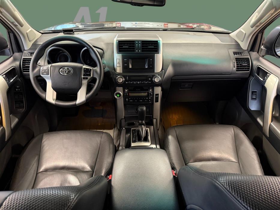 TOYOTA Land Cruiser 2012