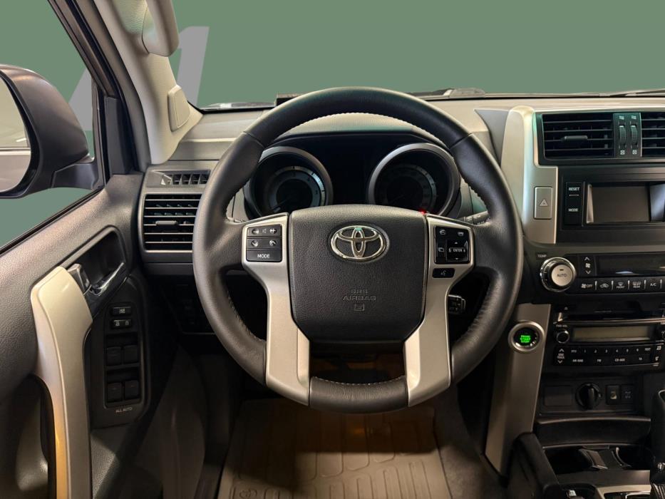 TOYOTA Land Cruiser 2012