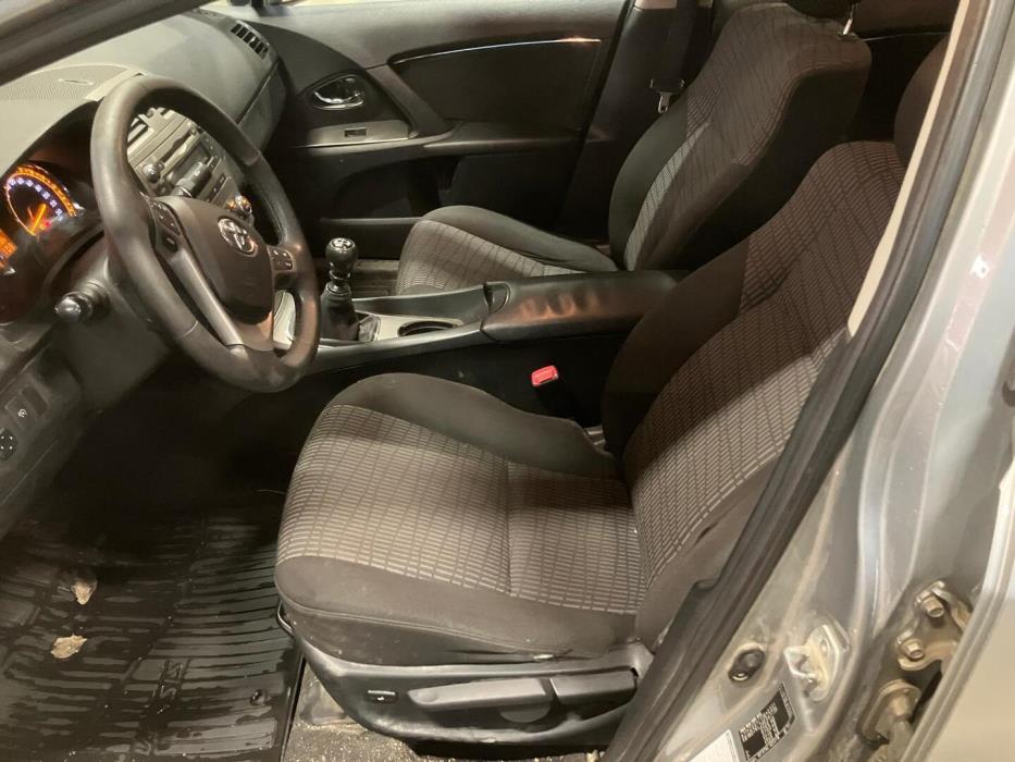 TOYOTA Avensis 2011