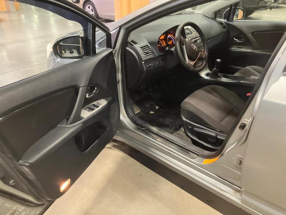 TOYOTA Avensis 2011