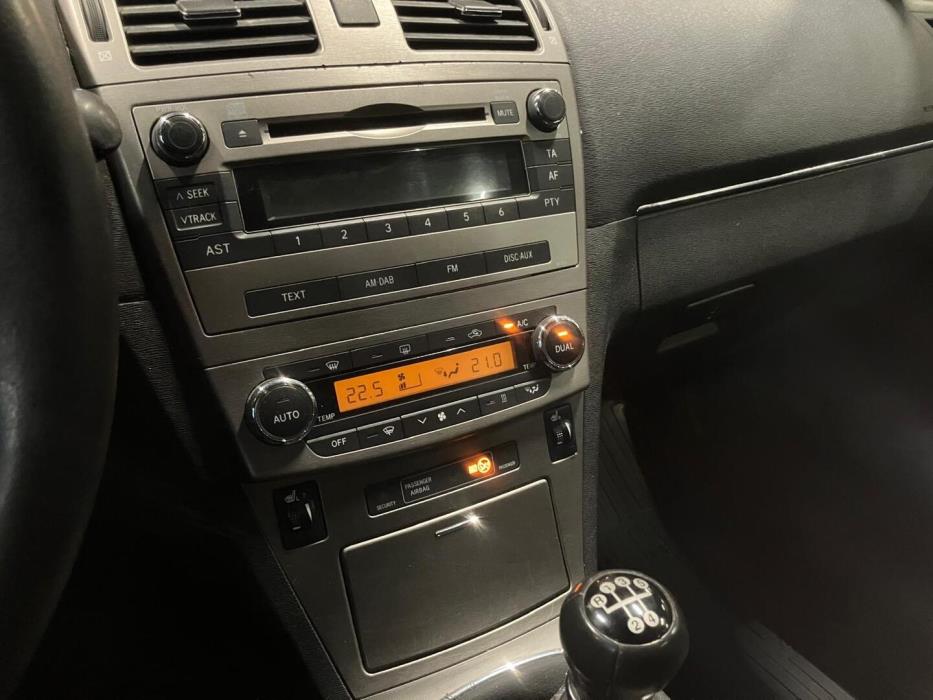 TOYOTA Avensis 2011