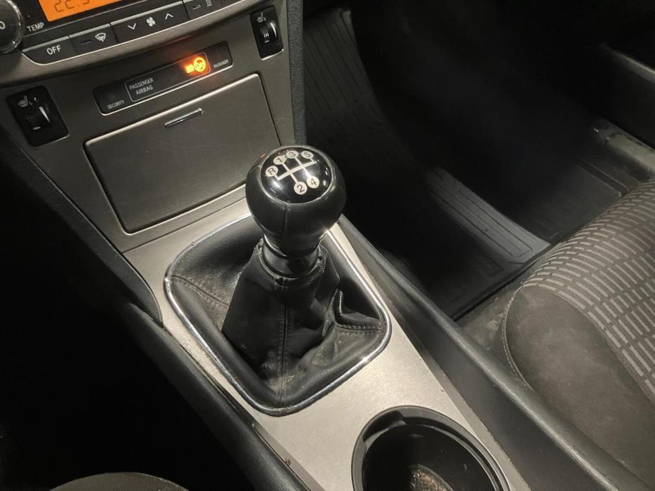 TOYOTA Avensis 2011