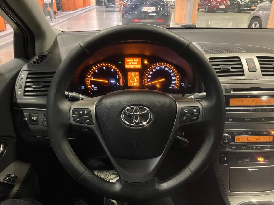 TOYOTA Avensis 2011