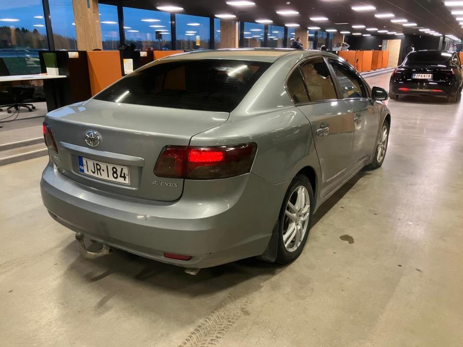 TOYOTA Avensis 2011
