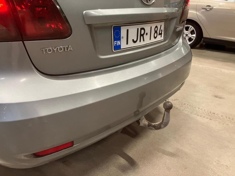 TOYOTA Avensis 2011