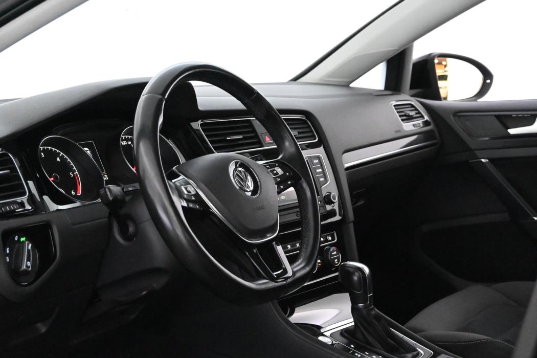 VOLKSWAGEN Golf 2013