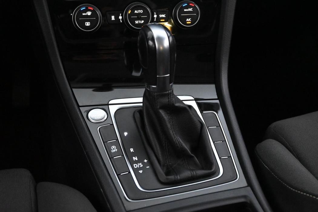 VOLKSWAGEN Golf 2013