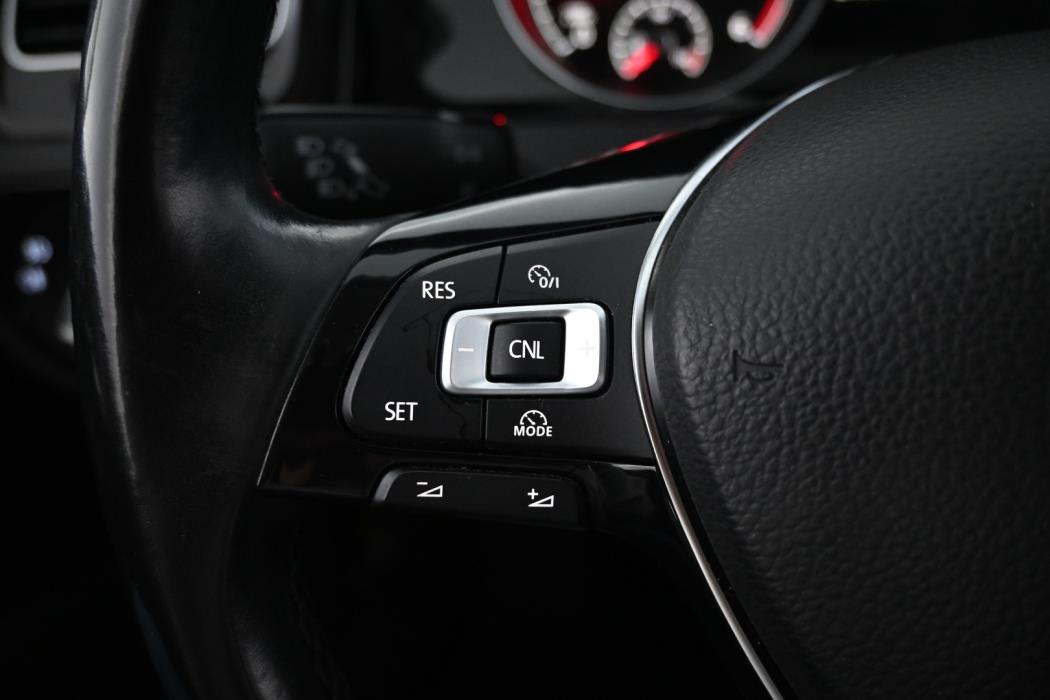 VOLKSWAGEN Golf 2013