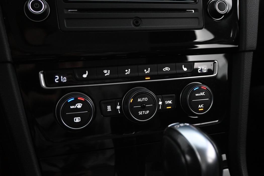 VOLKSWAGEN Golf 2013