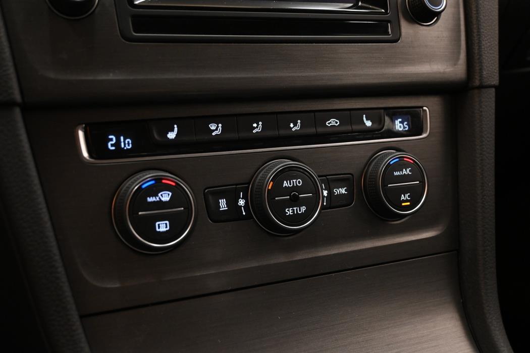 VOLKSWAGEN Golf 2014