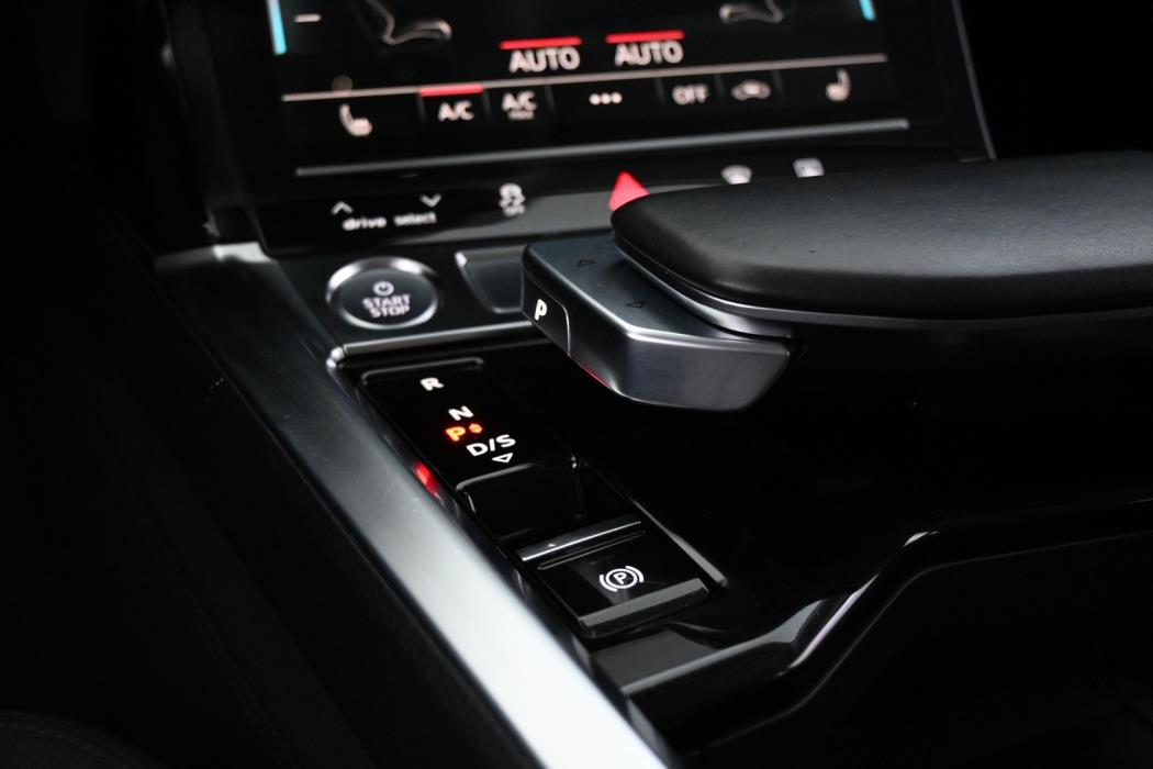 AUDI e-tron 2019