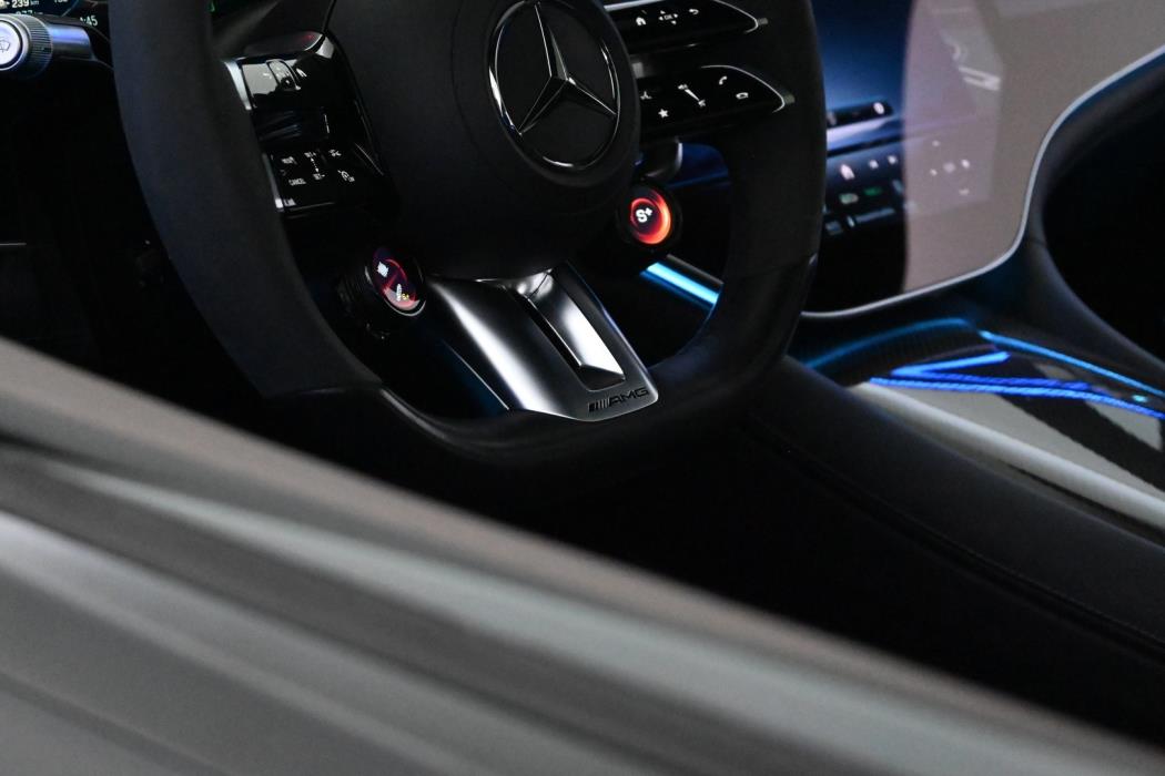 MERCEDES-BENZ EQS 2022