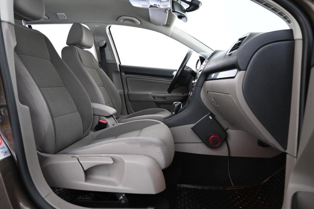 VOLKSWAGEN Golf 2012