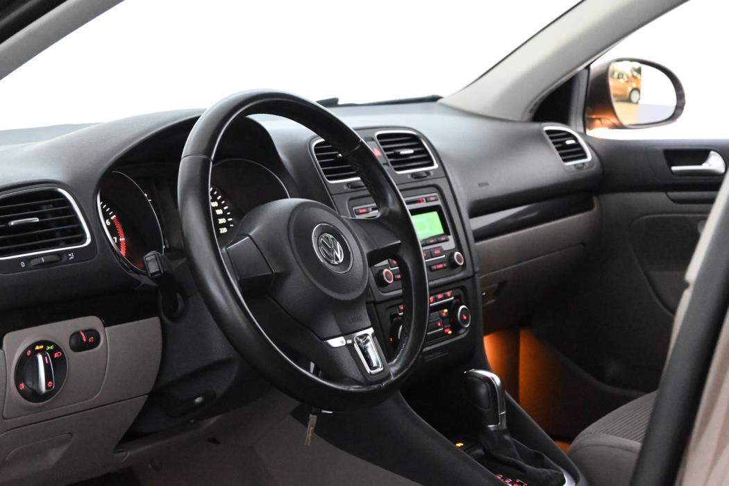 VOLKSWAGEN Golf 2012