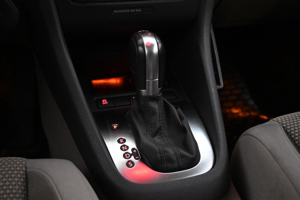 VOLKSWAGEN Golf 2012