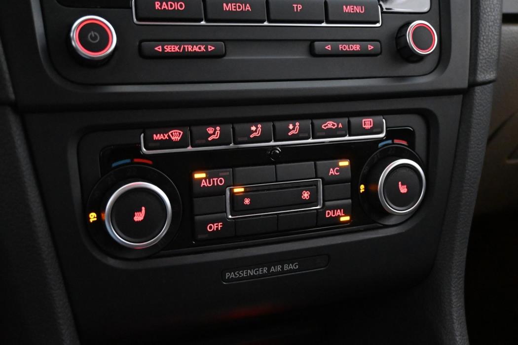 VOLKSWAGEN Golf 2012