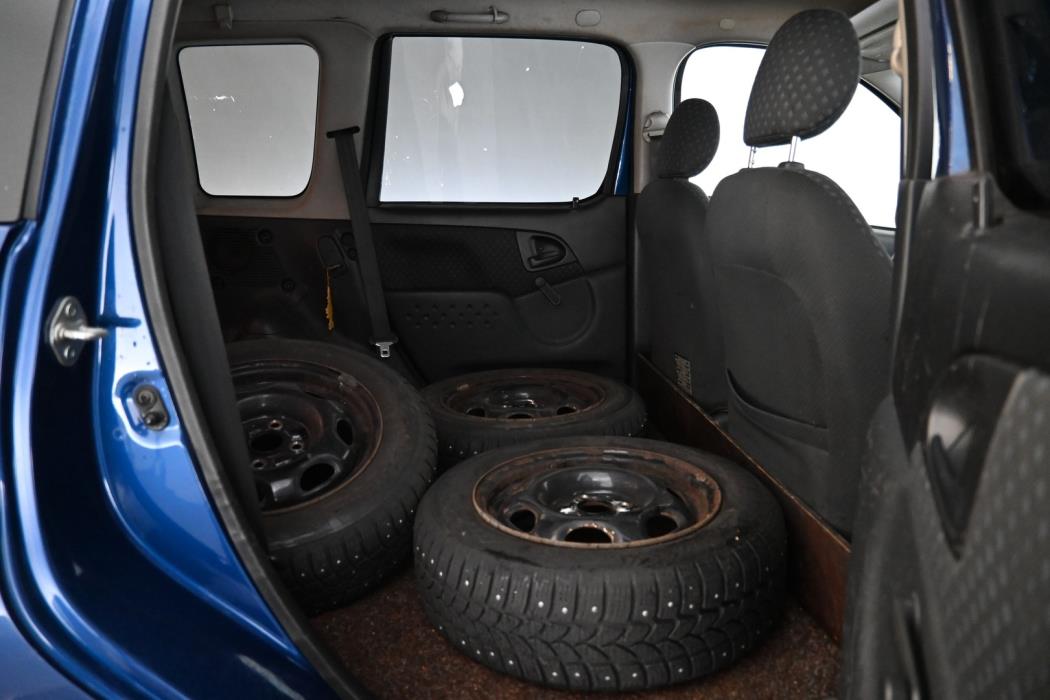 TOYOTA Yaris Verso 2005