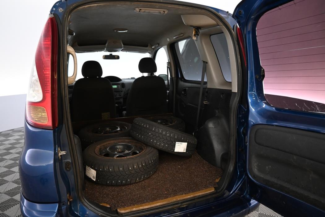 TOYOTA Yaris Verso 2005