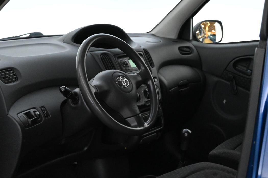 TOYOTA Yaris Verso 2005