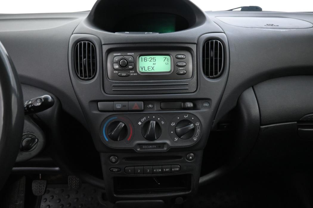 TOYOTA Yaris Verso 2005