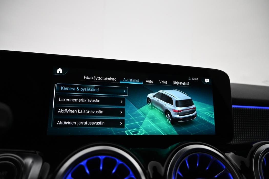 MERCEDES-BENZ EQB 2022