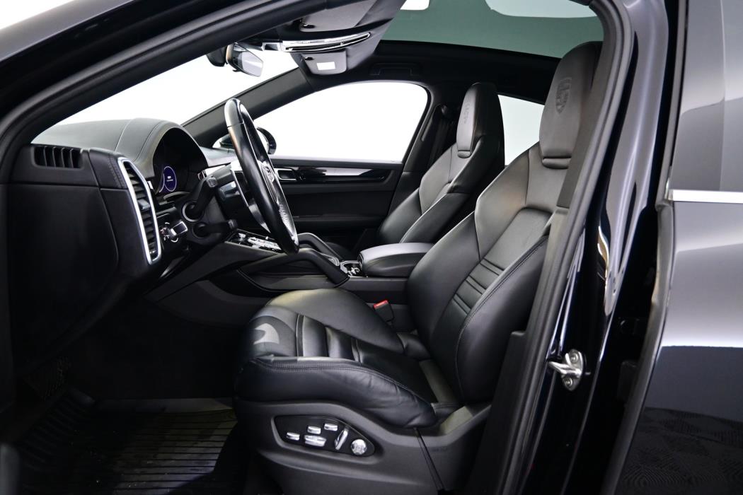 PORSCHE Cayenne 2021