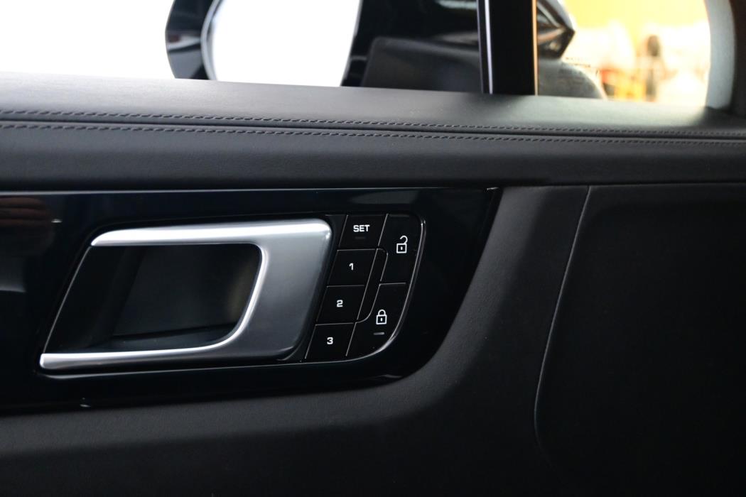 PORSCHE Cayenne 2021