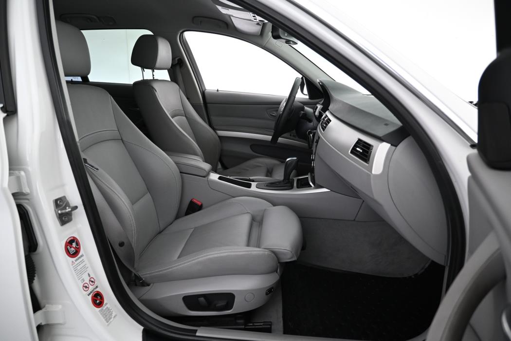 BMW 330 2011