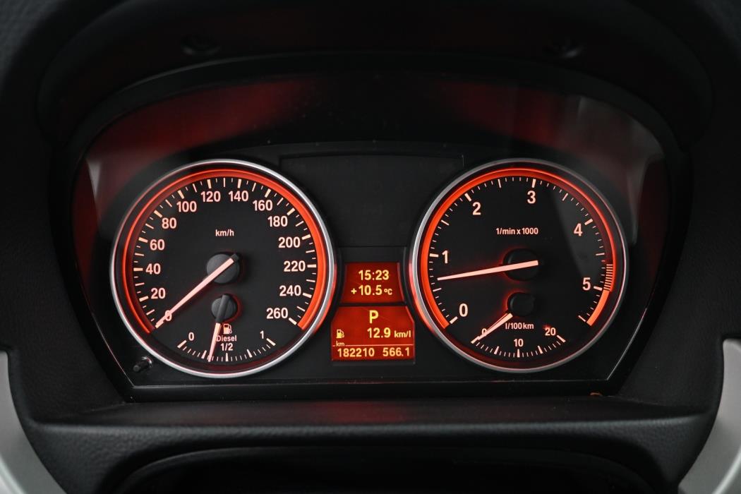 BMW 330 2011