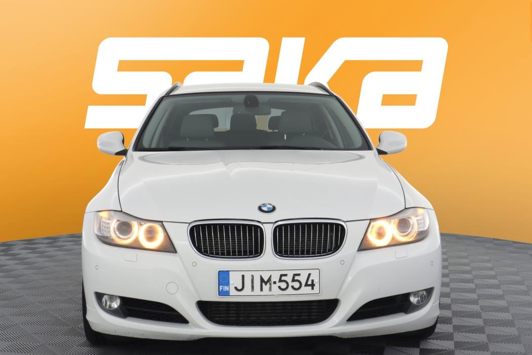 BMW 330 2011