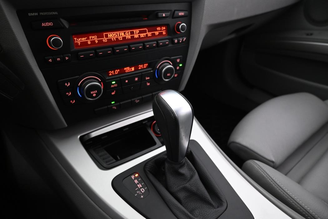 BMW 330 2011