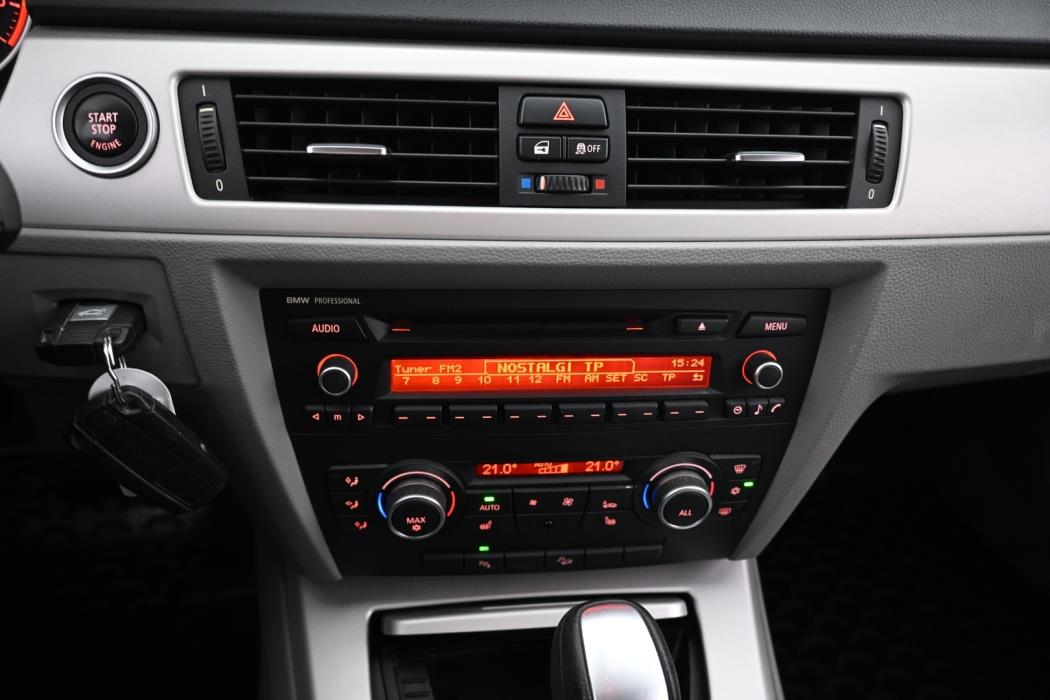 BMW 330 2011