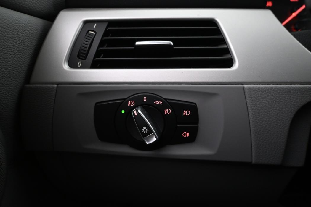 BMW 330 2011