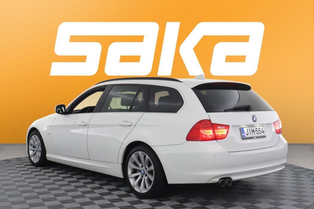BMW 330 2011