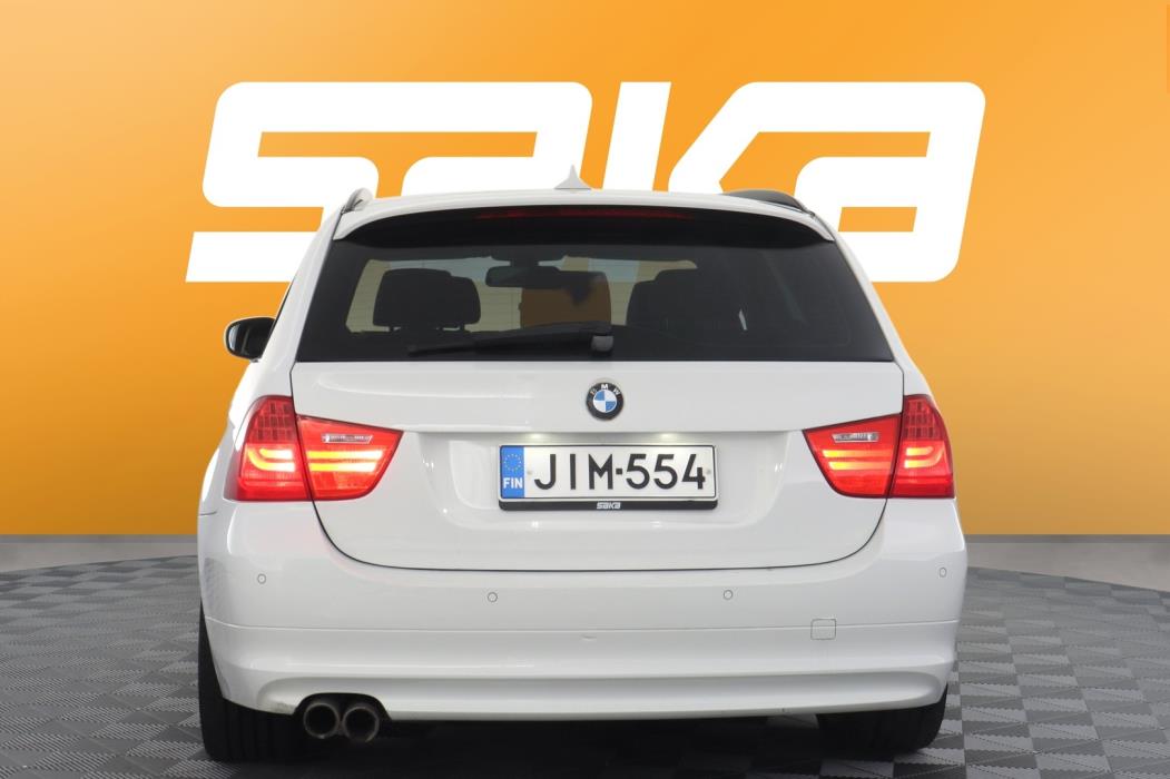BMW 330 2011