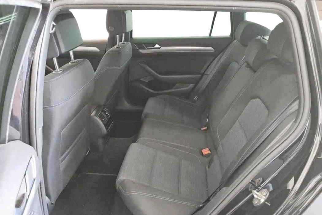 VOLKSWAGEN Passat 2022