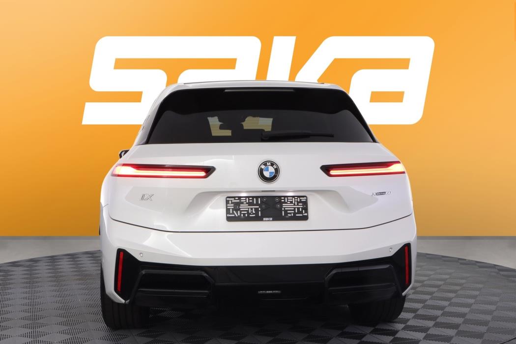 BMW iX 2025