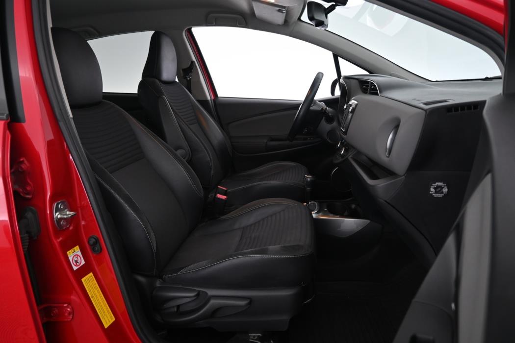 TOYOTA Yaris 2015