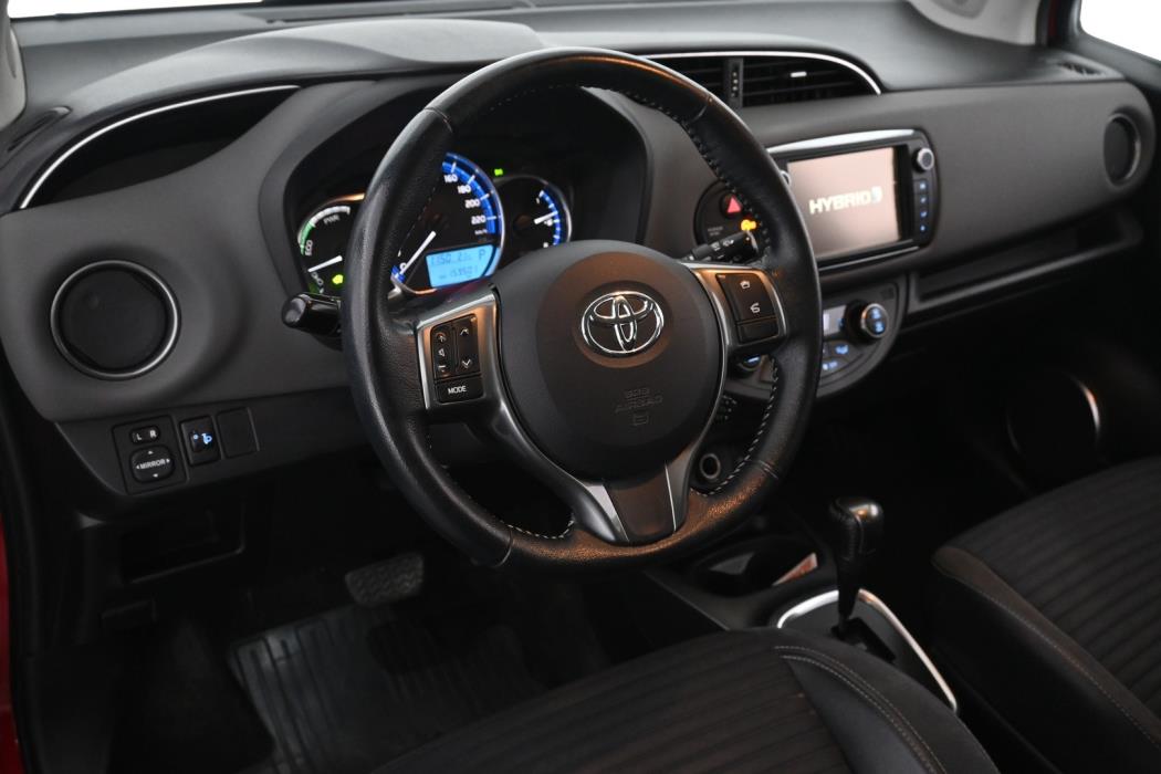 TOYOTA Yaris 2015