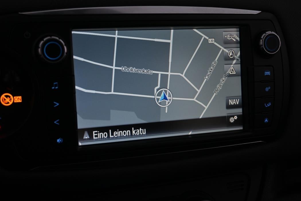 TOYOTA Yaris 2015