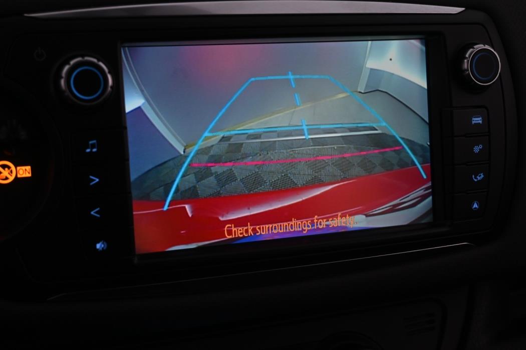 TOYOTA Yaris 2015