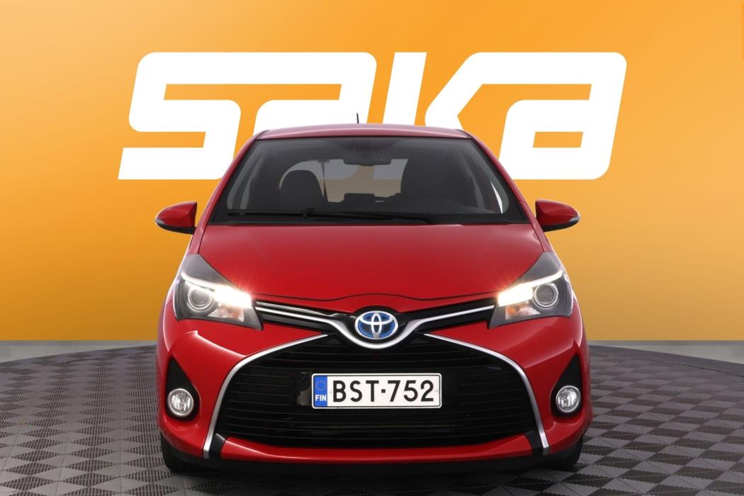 TOYOTA Yaris 2015
