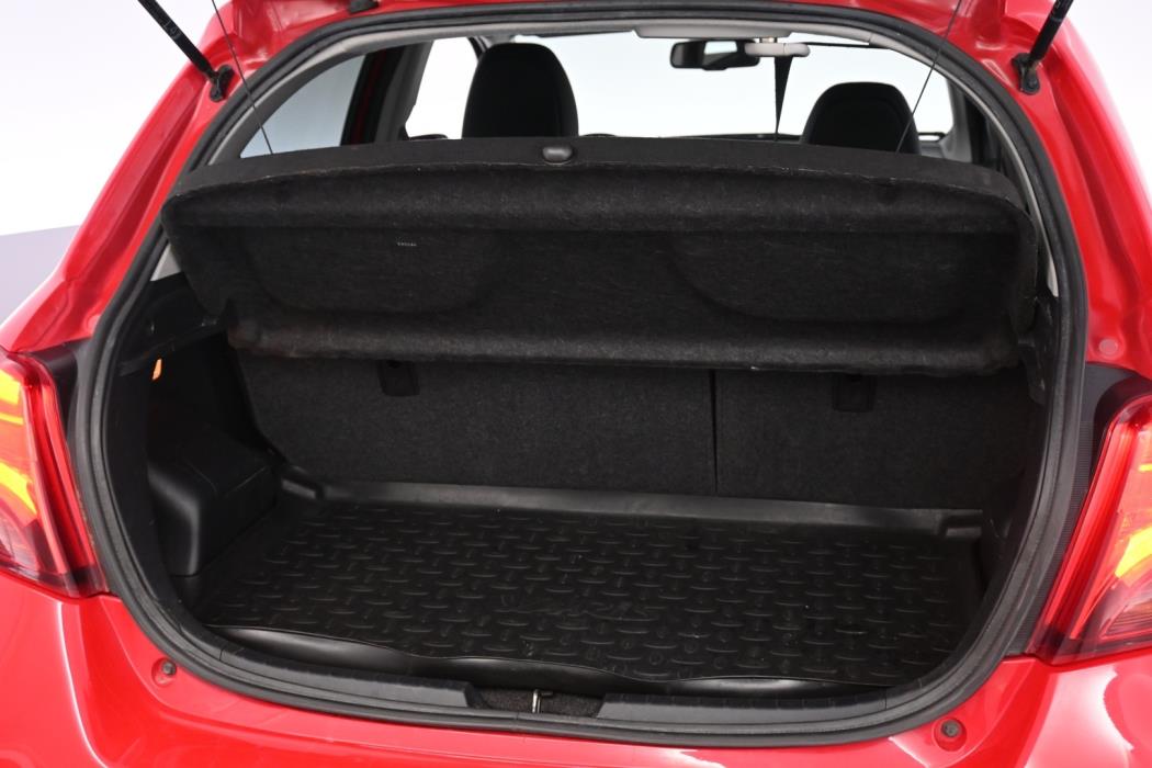TOYOTA Yaris 2015