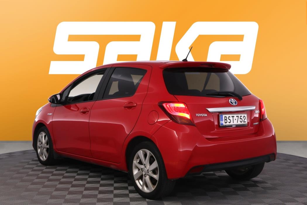 TOYOTA Yaris 2015