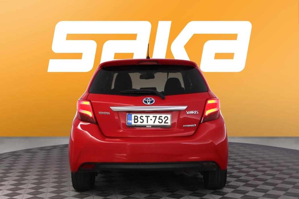 TOYOTA Yaris 2015
