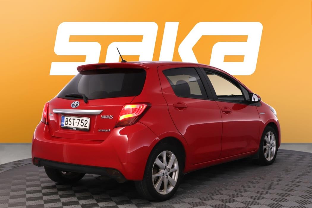 TOYOTA Yaris 2015