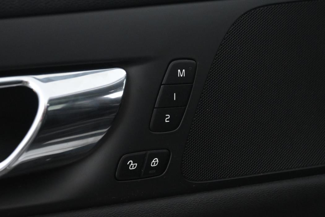 VOLVO V60 2020