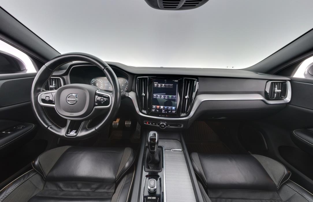 VOLVO V60 2020